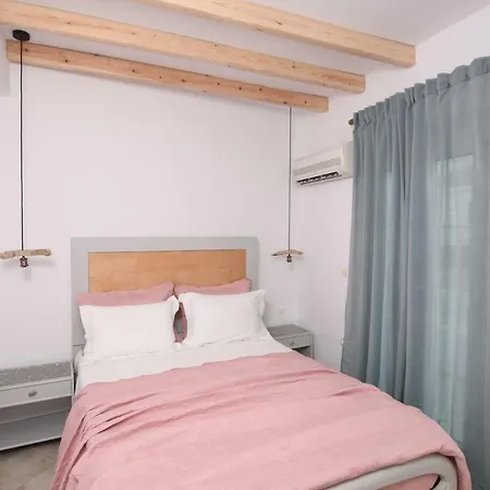 Gialos Beach Front Apartament *